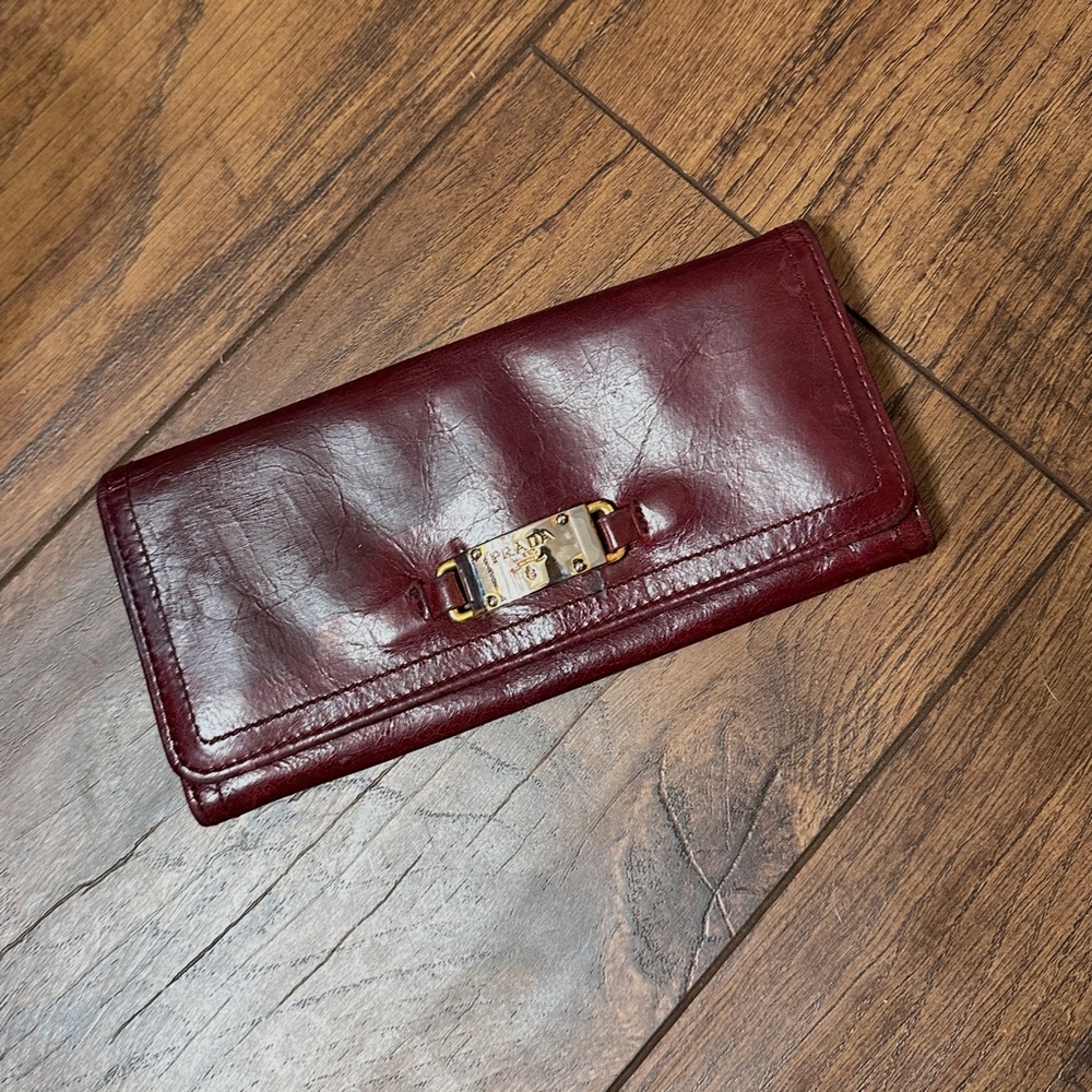 AUTHENTIC Prada wallet. Vintage good condition with signs of use.